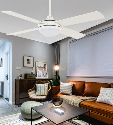 Vier Sperrholzblätter 48 Deckenventilator mit leichtem Gleichstrommotor